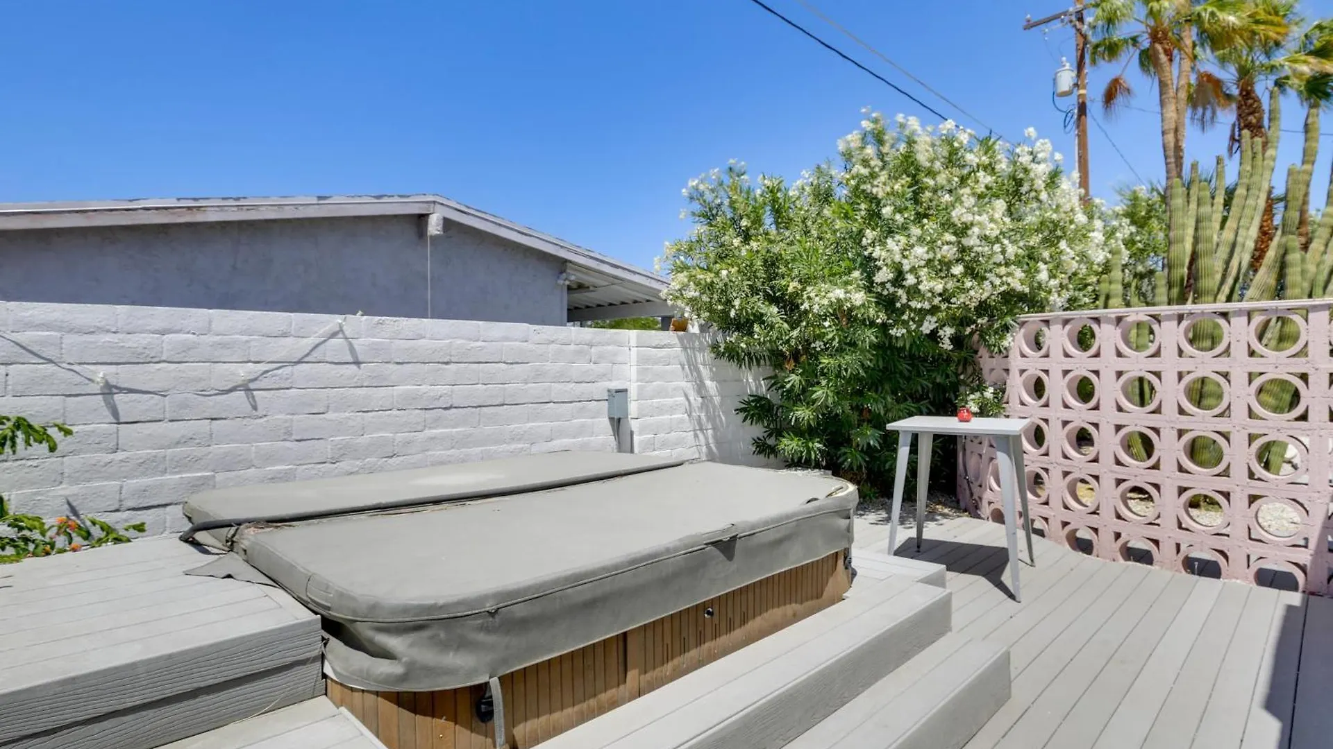 2 Mi To Dtwn Palm Springs Vibrant Home With Hot Tub 0*,