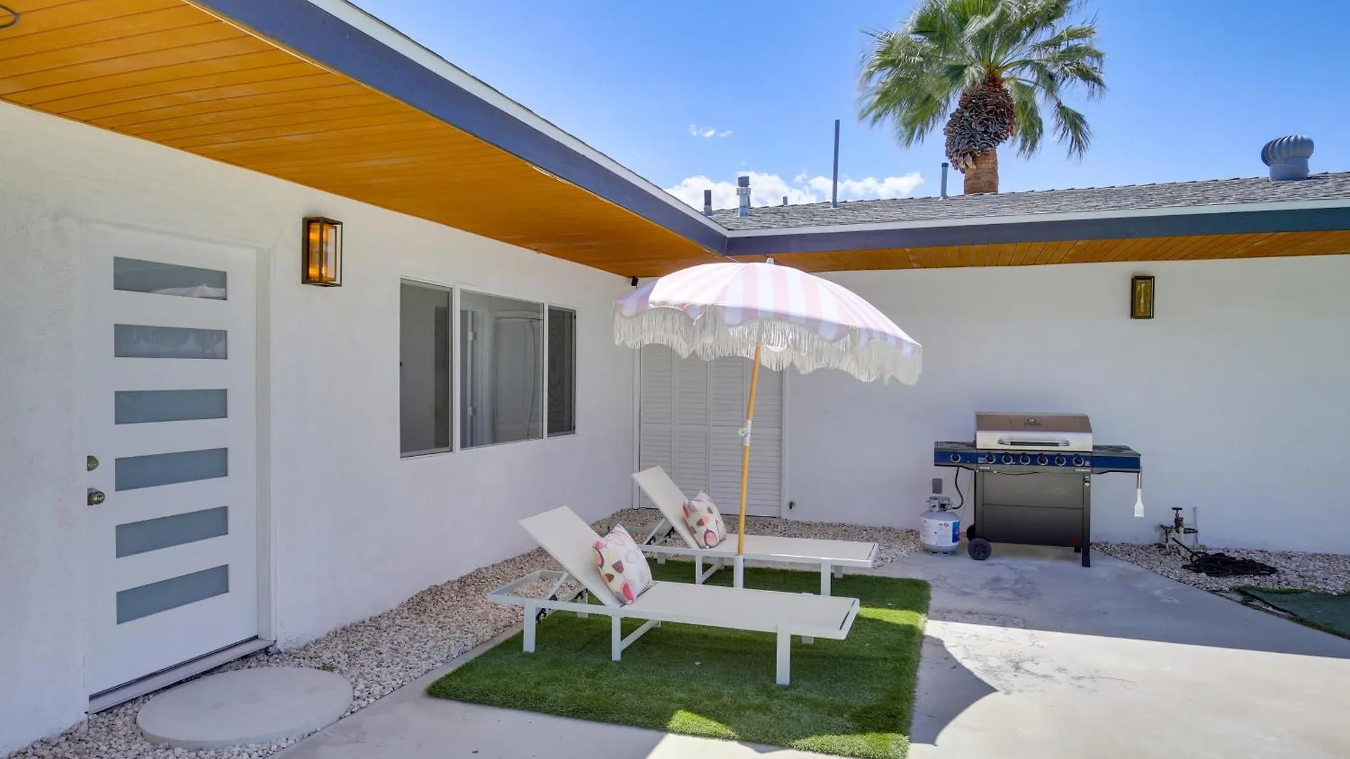 2 Mi To Dtwn Palm Springs Vibrant Home With Hot Tub Feriehus