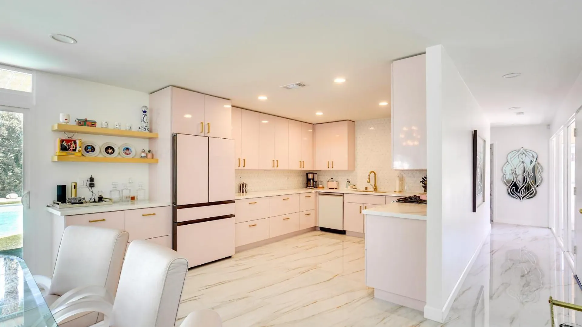 Feriehus 2 Mi To Dtwn Palm Springs Vibrant Home With Hot Tub